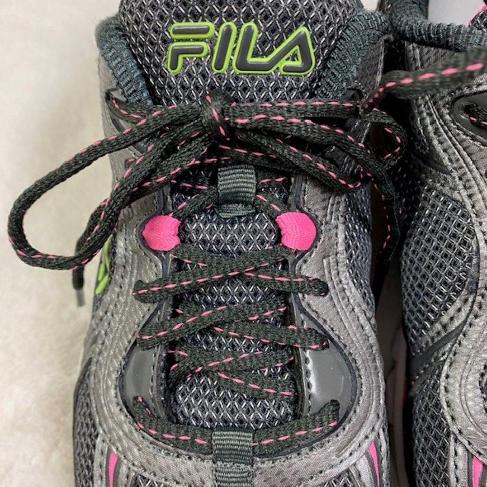 LIKE‎ NEW Fila Women's Silver & Sugarplum Quadrix Running Shoe, size 10 - Picture 3 of 13